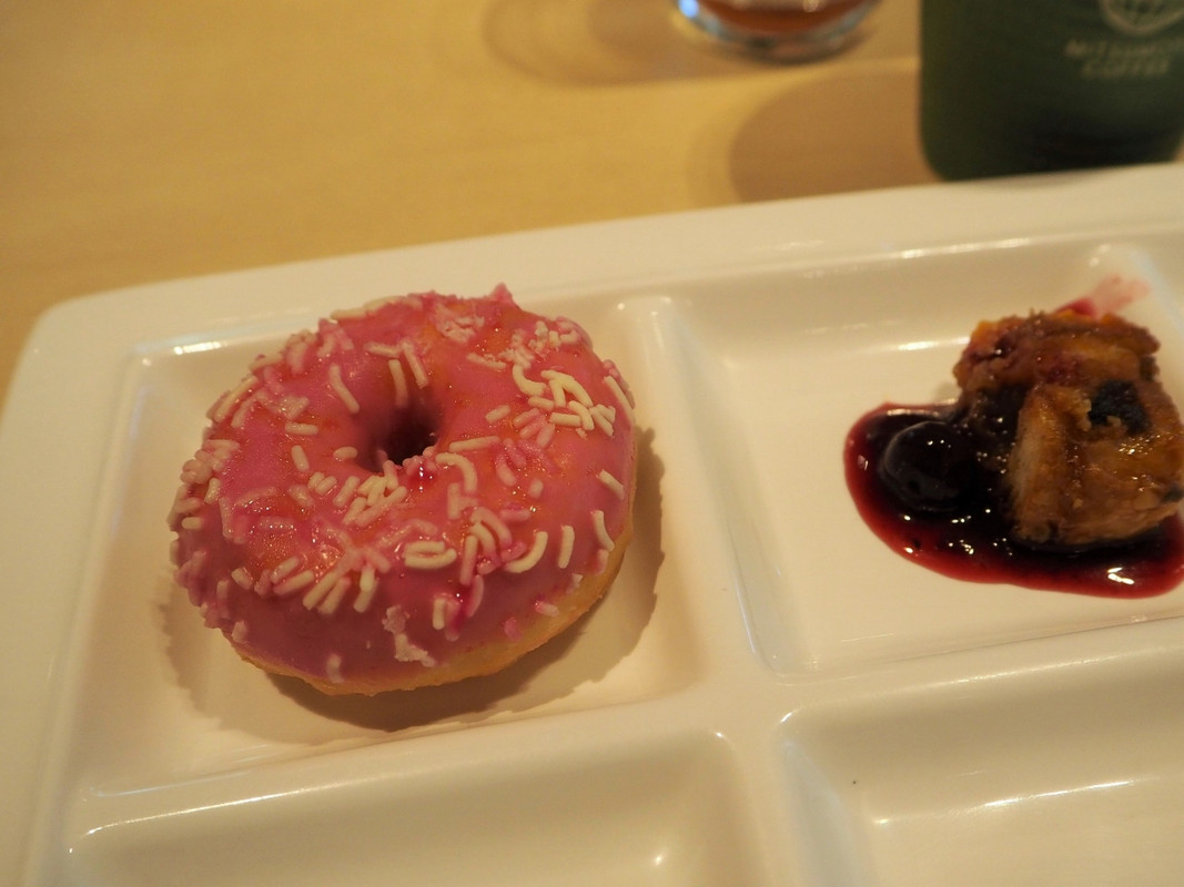 朝食　ドーナツが可愛くて美味しい