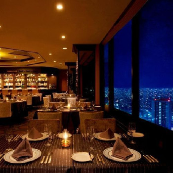 夜景の見えるレストランはお祝いや記念日にもぴったり3947066