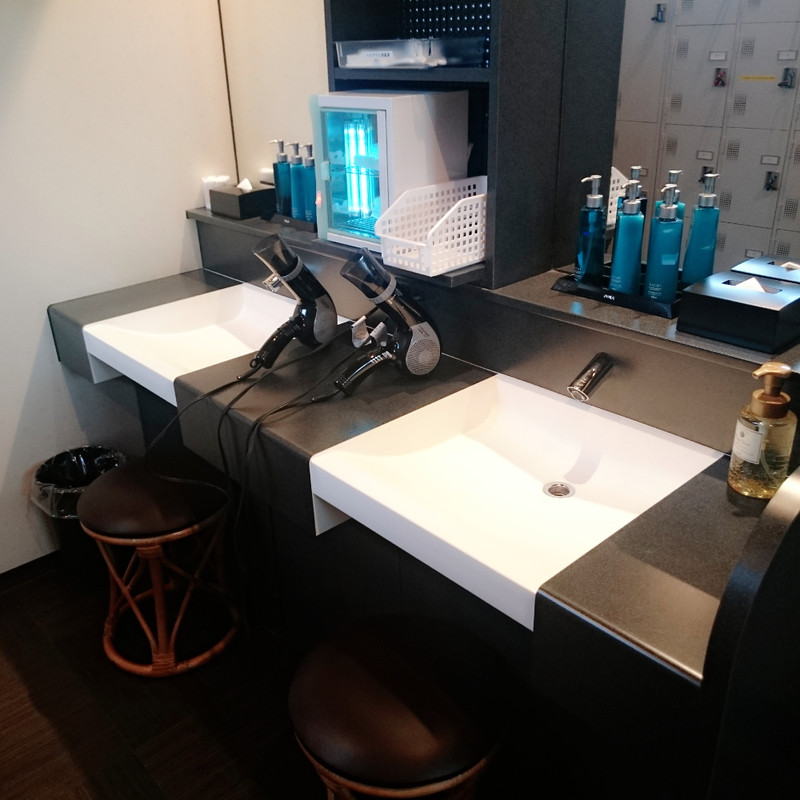 男性大浴場 脱衣所