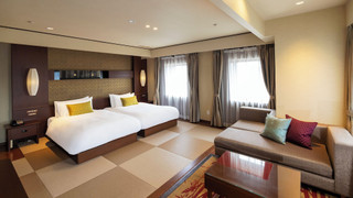 スイート シングルベッド 2 台 (Castle View)