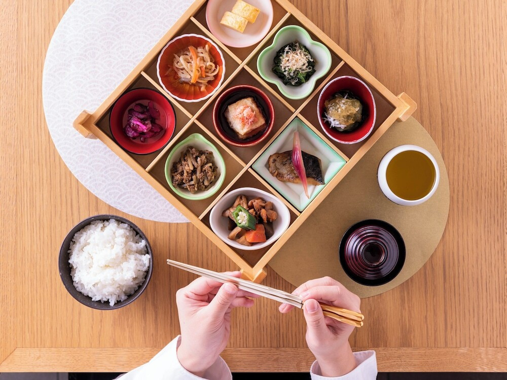 朝食