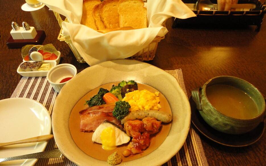 個室ダイニングで
ゆっくり朝食を / 1