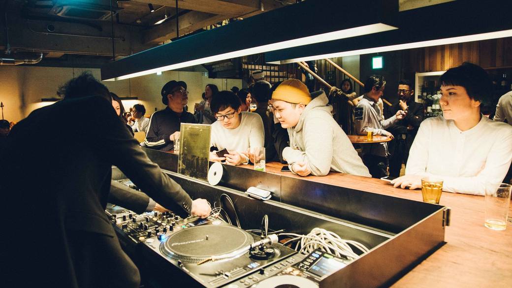 週末はDJによる音楽も楽しめる / 4