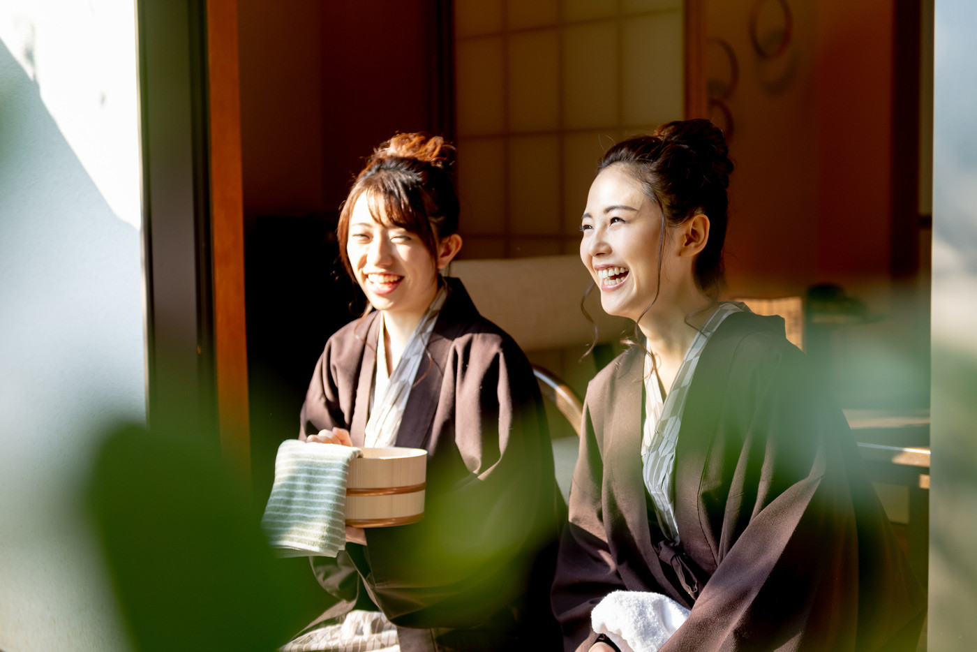 若い女性、女子旅、旅館、浴衣、旅行
