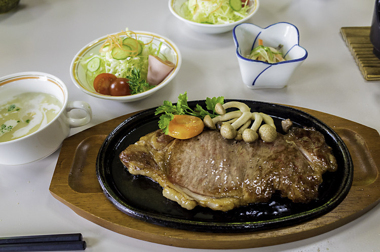 「レストラン帝釈の里」料理 730704 神石牛ステーキ