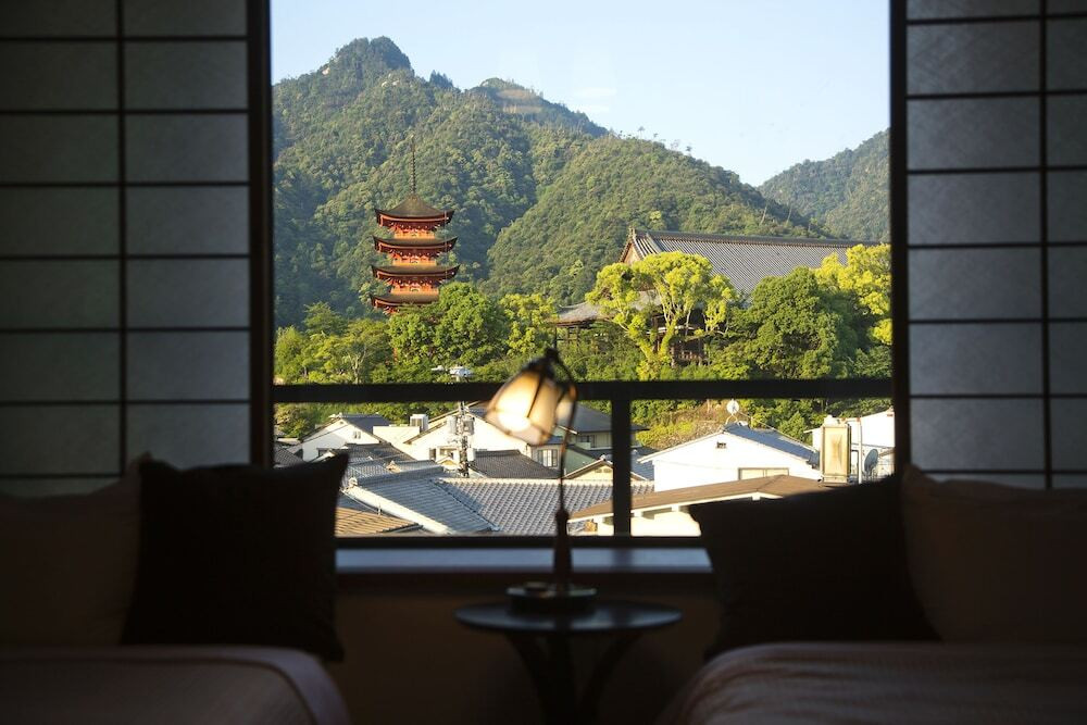 宮島の絶景が見える和室と、ポカポカ温泉でくつろげる4001224