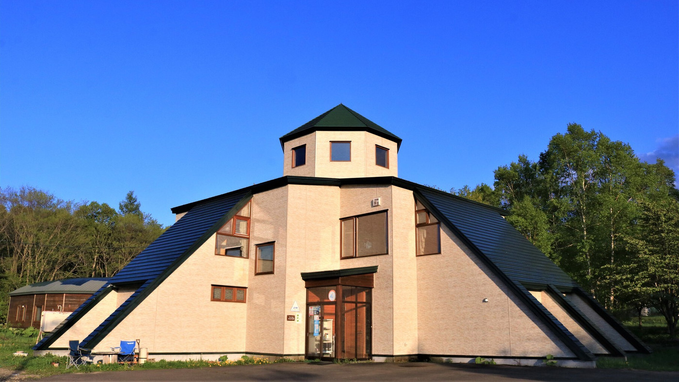 12.ユニークな形が特徴のデザイナーズホステル「屈斜路原野 ユースゲストハウス」3656872