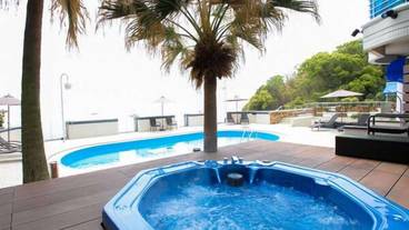 屋内 / 屋外プール / 8