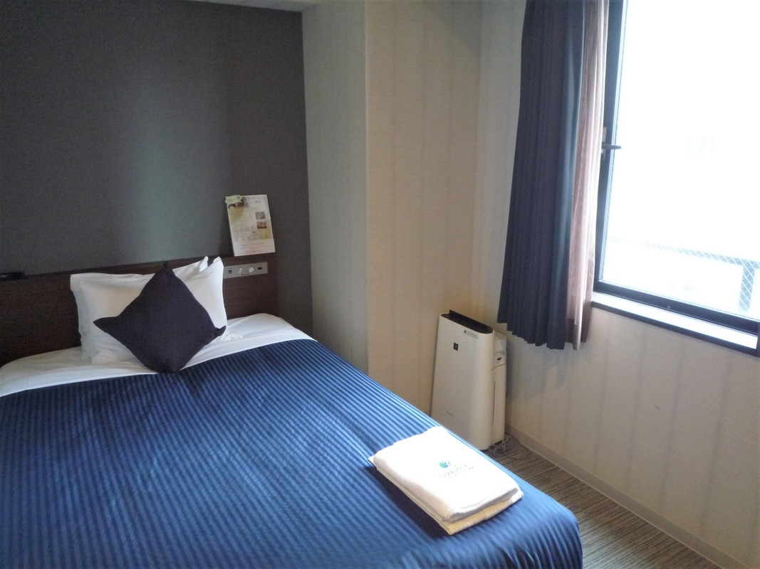 窓が大きいので明るい部屋