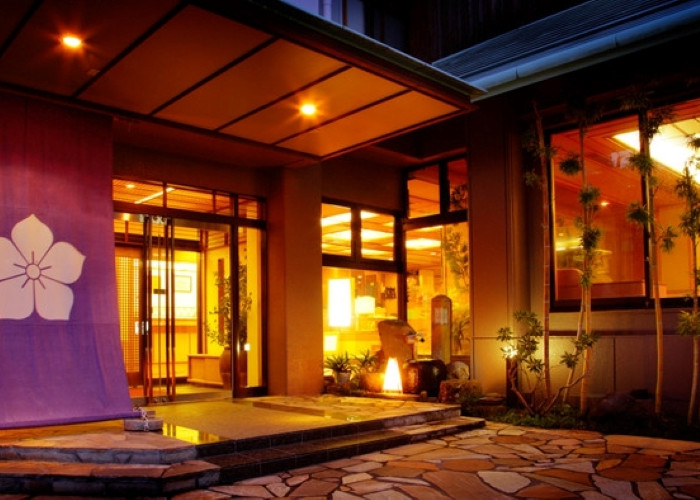 宿の周囲はとても静かで、ゆったりとした雰囲気。伊香保中心部にも徒歩でアクセスできます