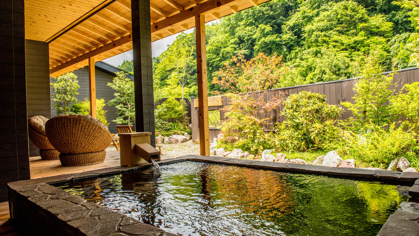 離れ特別室の露天風呂