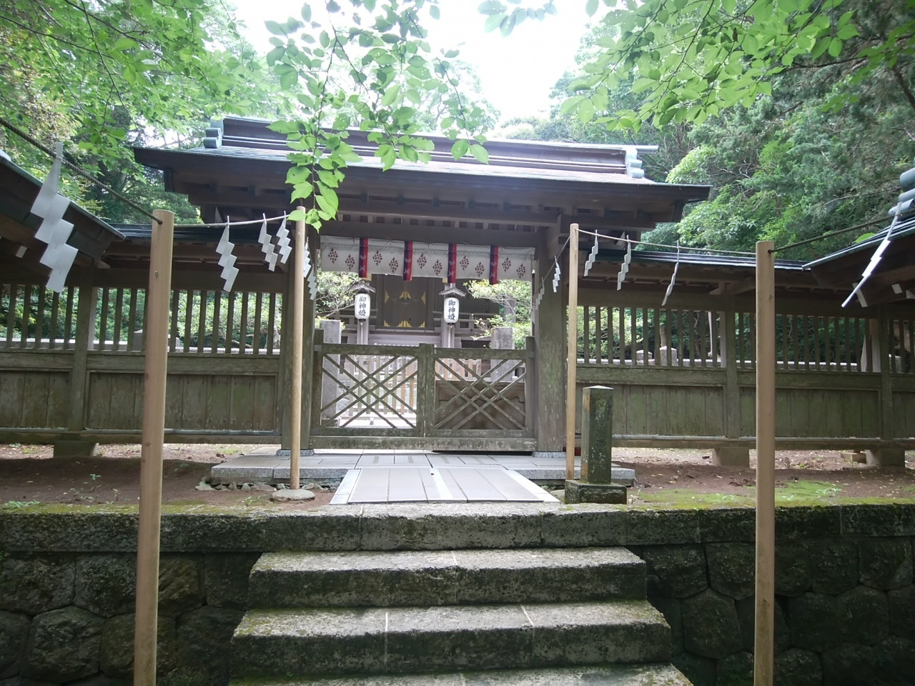 海に向かって立つ鳥居・良縁のご祈祷ができる神社3693943