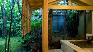 １階【露天風呂+内湯付き】（１２畳+８畳）広縁　箱庭付 [デラックス] [和室] [禁煙] [ガーデンビュー]