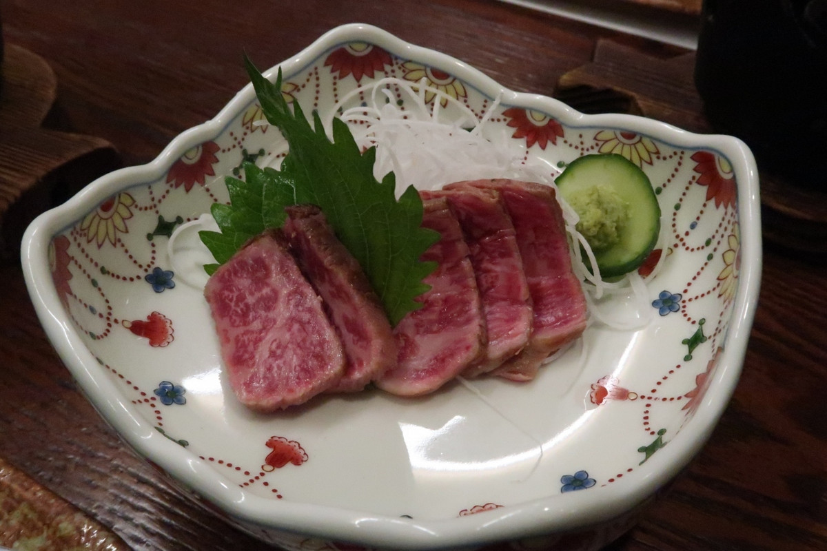夕食②（飛騨牛たたき）