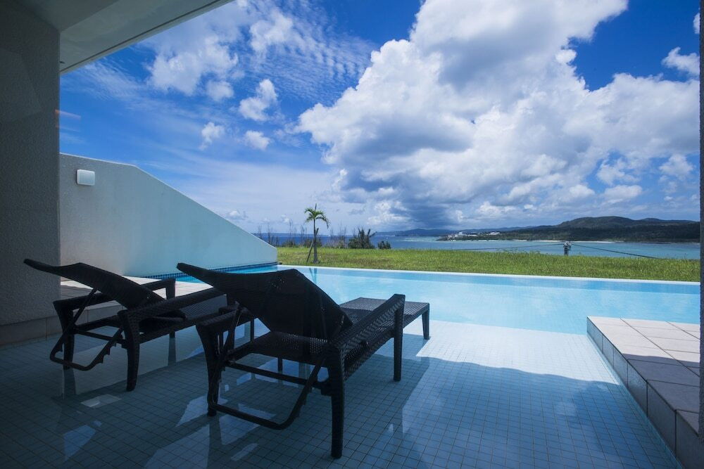 プールから見える景色の例