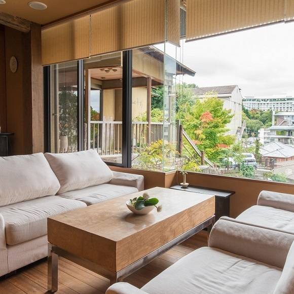 抹茶と和菓子でお迎え
安らぎステイのはじまり
 / 4