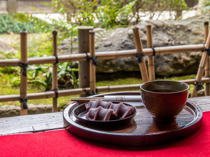 参拝者を“美味しく”もてなす名物「赤福」
