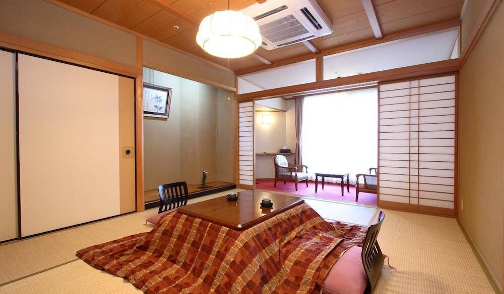 登竜館 和室 冬のこたつ / 4