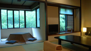 四季の移ろいと山を望む掘りごたつのある空間 (山の菴･和室) 禁煙