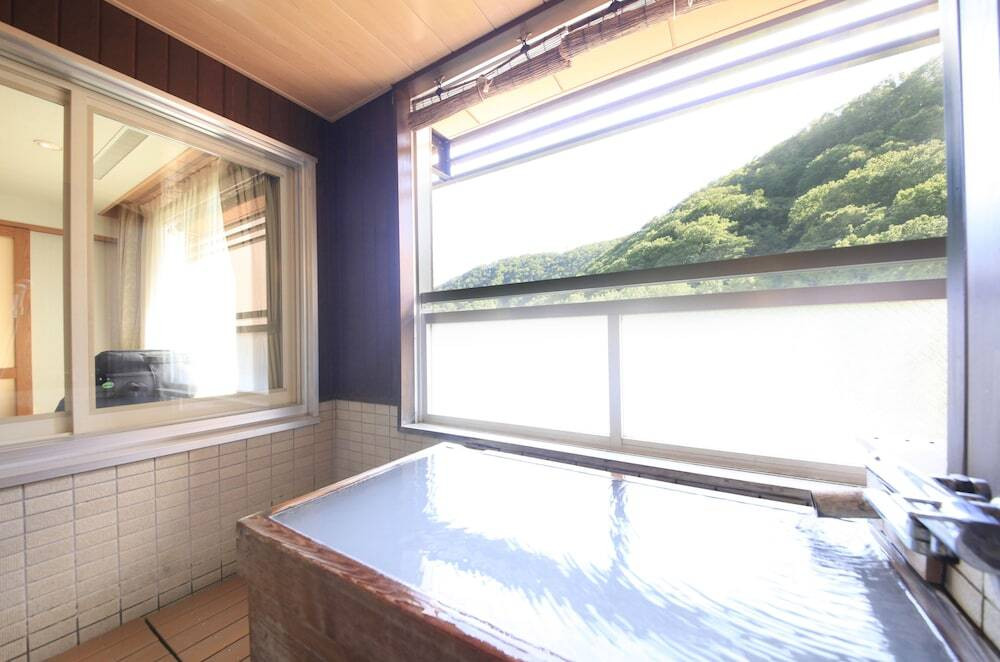 客室の源泉露天風呂一例②