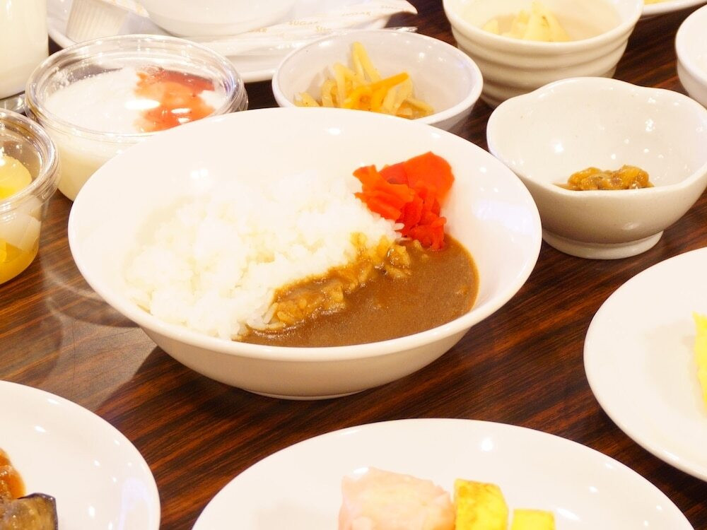 6.自慢のカレーで朝から元気もりもり♪「アパホテル＜本八戸＞」4023349