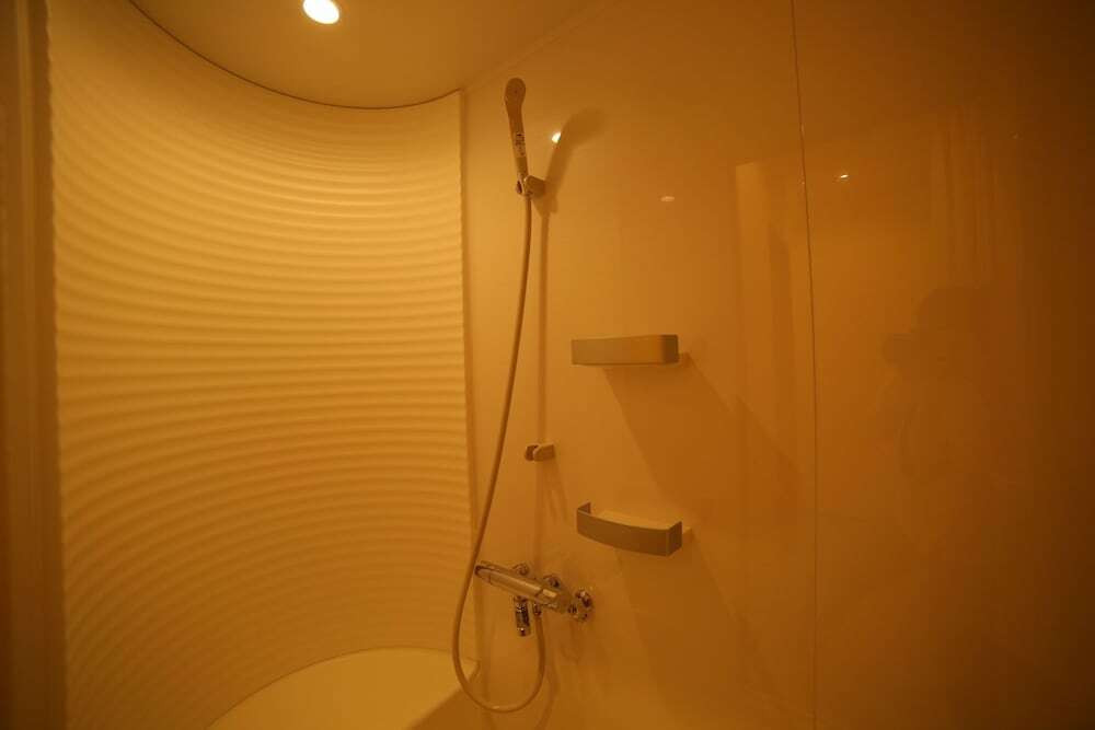 バスルームのシャワー