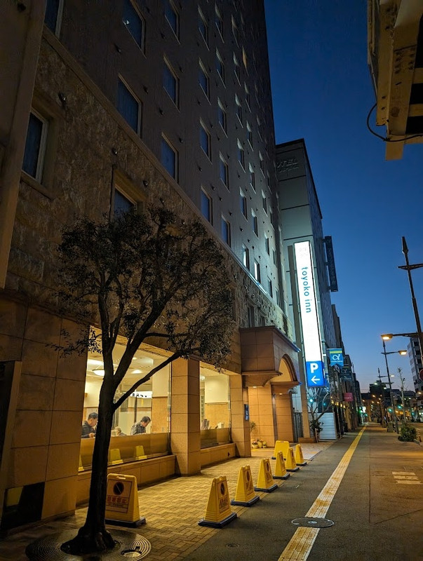 徳島市街と眉山の狭間にあります。