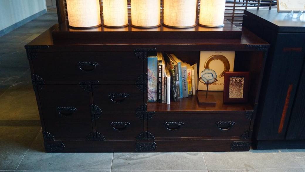 ラウンジで展示されている名産品 / 4