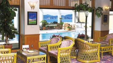 ロビーラウンジ / 3