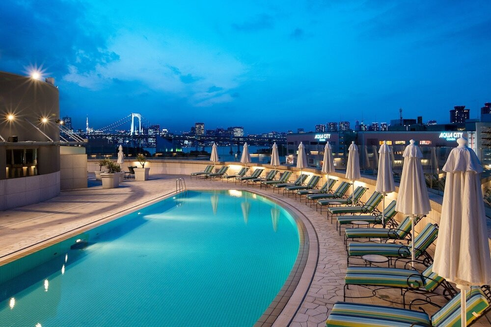 キラキラな夜景とプールで大人女子会に心弾む♡3680641