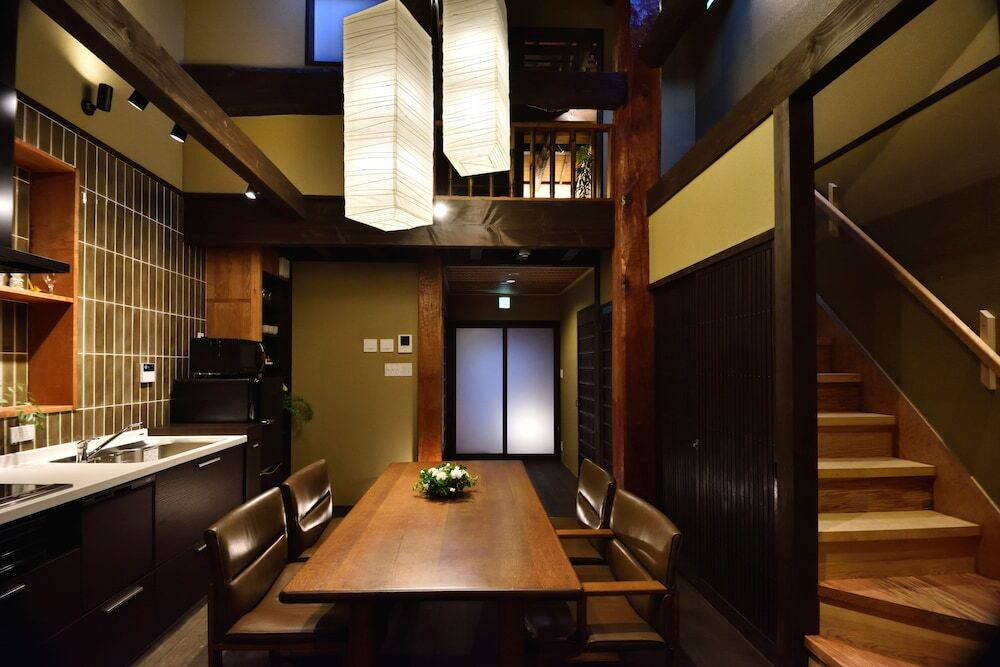 客室内のダイニングエリア