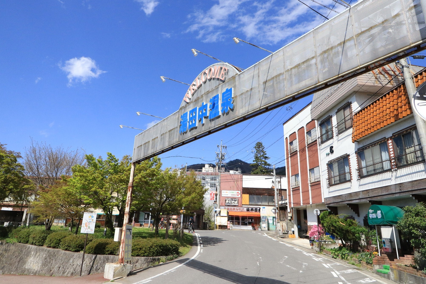 湯田中温泉駅前