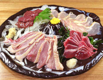 「おごじょ家 総本店」料理 918988 朝引きした新鮮な薩摩地鶏！刺身ならではの食感をお楽しみいただけます。