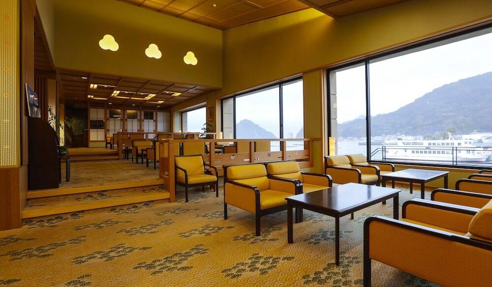 ロビー応接スペース / 1