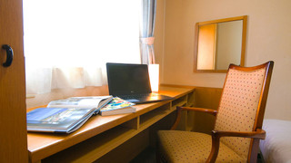 エコノミー ダブルルーム セミダブルベッド 1 台 禁煙