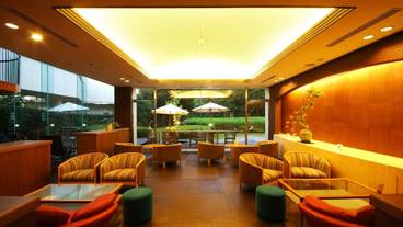 ロビーラウンジ / 3