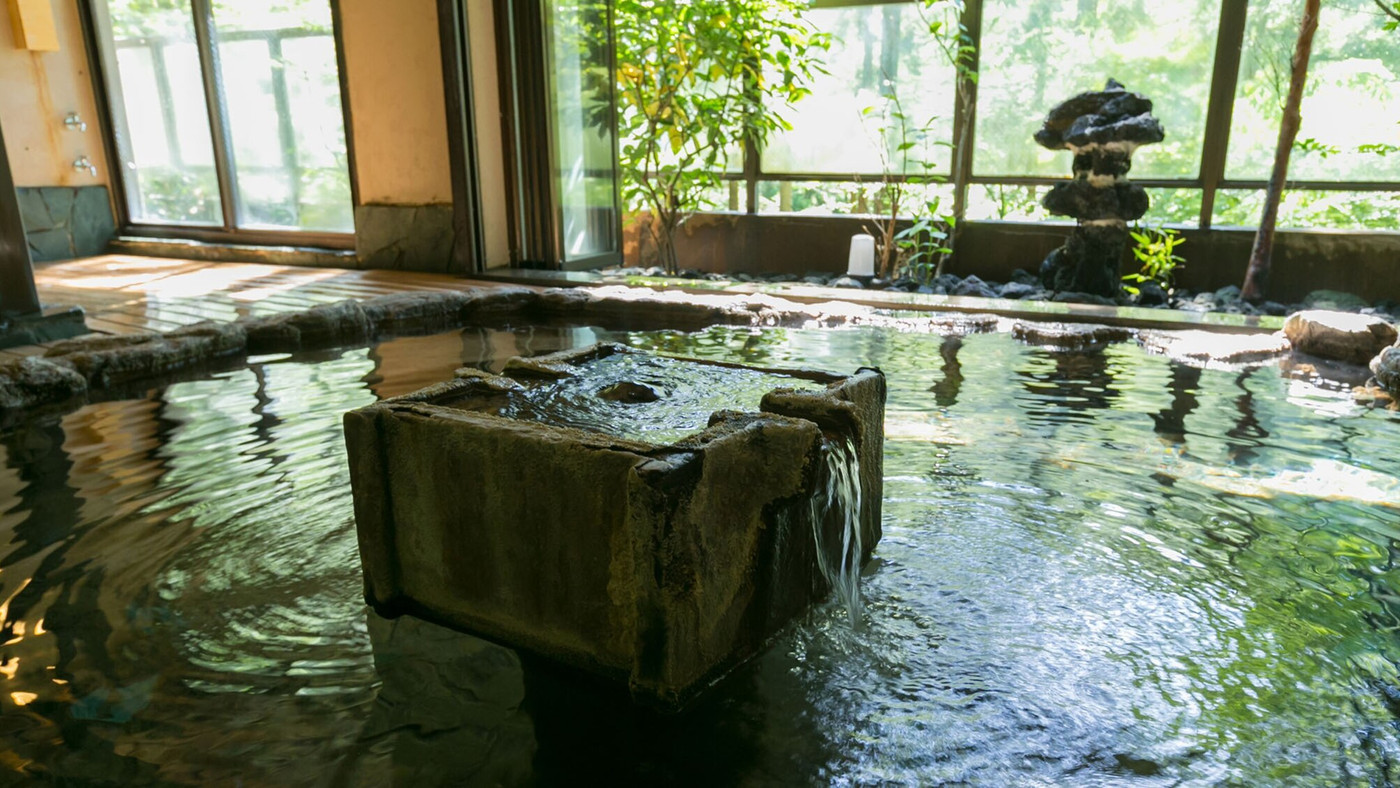 緑に心なごむ広々とした露天風呂3636787