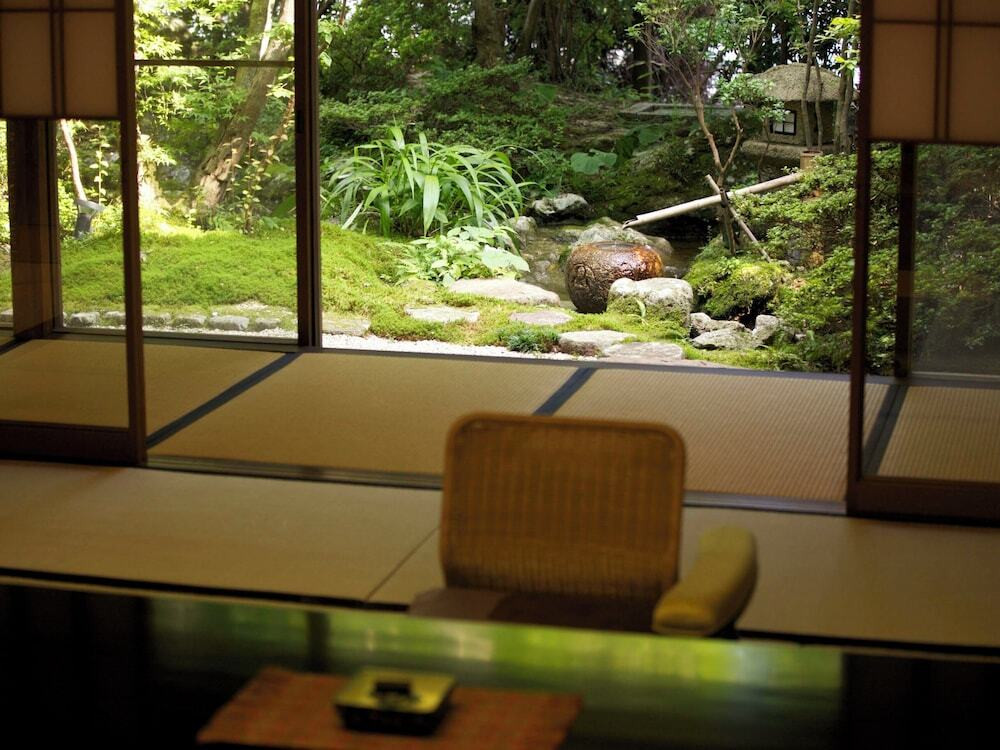 客室から眺める庭園