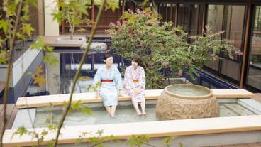 日中の「水鏡の中庭」 / 5