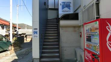 施設の入り口 / 8