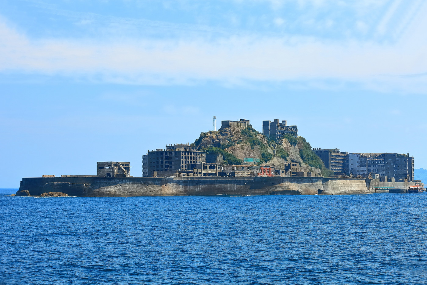 【長崎県】快晴下の軍艦島（端島　産業革命遺産）