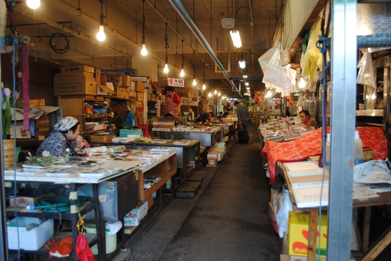 「魚菜小売市場」 その他 11051488 【H23.12.31】市場内。