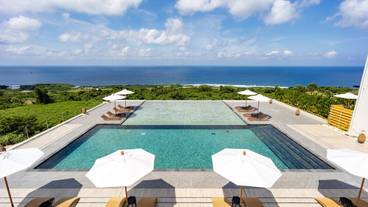 青い海と空とプール / 3