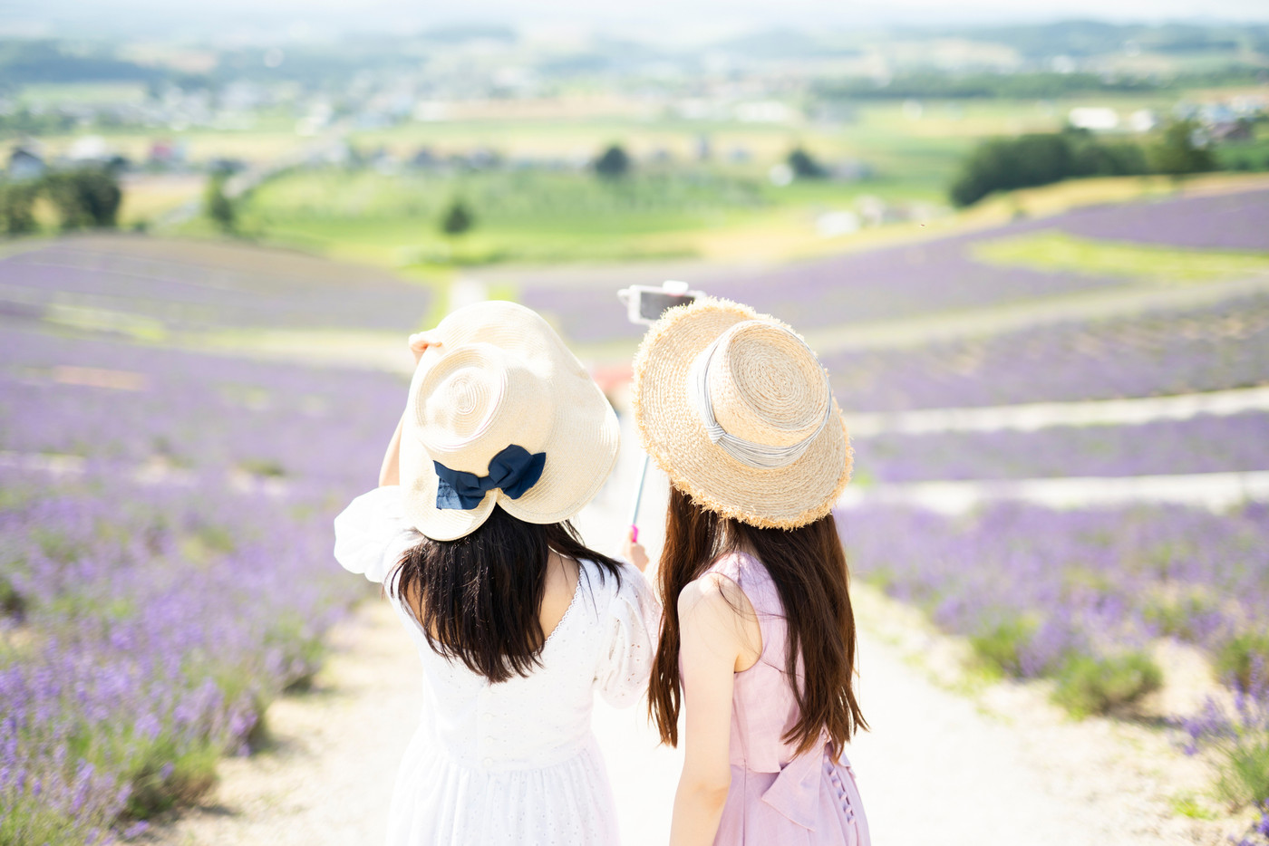 花畑と女性　ポートレート