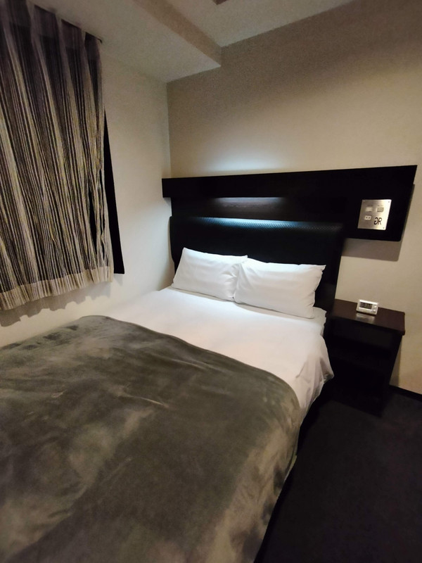 シックな雰囲気の客室です