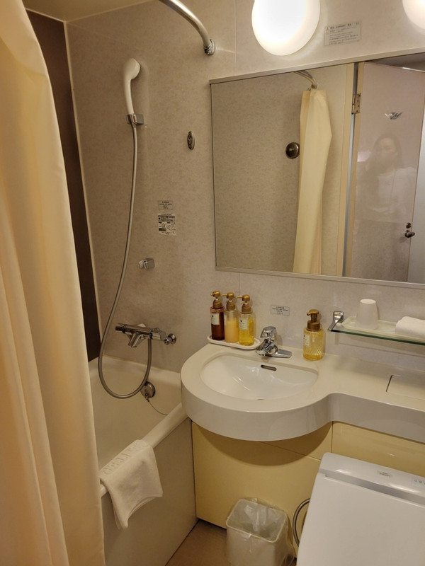 バスルーム（古さは否めません）