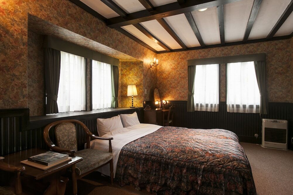 アンティーク家具とイングリッシュガーデンにうっとり3946482