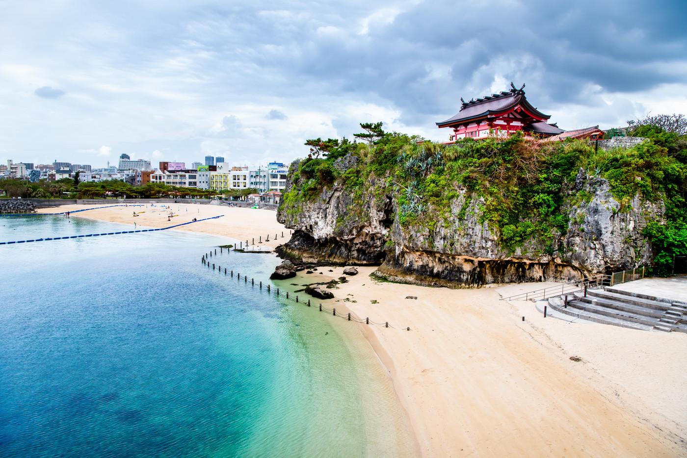 沖縄県那覇市 波上宮と波の上ビーチ