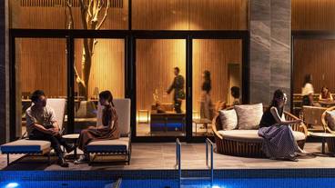 夜のガーデンプール③ / 5