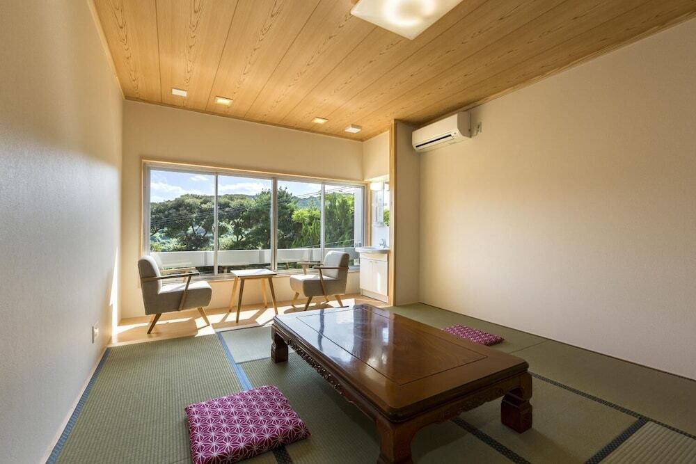 客室内のダイニングエリア